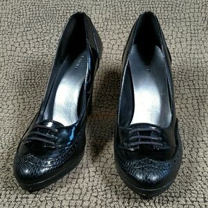 Fioni Oxford Style Patent Pump